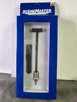 HO Scale 949-4320 Walthers SceneMaster Modern Parking Lot Double Light - Image 1 of 3