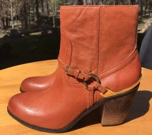 Vince Camuto Women's "Gregger" Chestnut Brown Leather Ankle Zip Bootie Size 8.5M - Picture 1 of 9