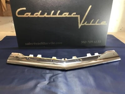 Barra de parrilla central para parachoques delantero Cadillac 1964 cromada usada central superior original Foto 1 de 4