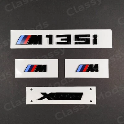 Juego de insignias negras brillantes M135i xDrive para emblema BMW M Power Foto 1 de 4