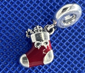 Pandora Argento Sterling Smalto Calza Festiva Pendente Perline Charm 796387EN39 - Foto 1 di 4
