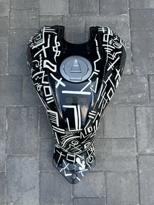 Pintura personalizada tanque de combustible Ducati Streetfighter 10/12 🎨 Foto 1 de 4