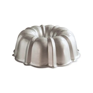 Sartén Bundt® de 12 tazas Nordic Ware Treat™ Foto 1 de 3