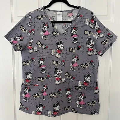 Blusa Médica Estampada de Mickey y Minnie de Disney.  Gris con corazones.  Talla M. Foto 1 de 4