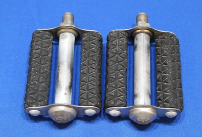 OEM Schwinn 1962 Pedals Pedal w/o Reflectors fits American Fiesta & OTHERS 1960s - Image 1 of 3
