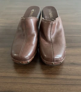 Connie braun Gold Nieten 3" Absatz Leder Clogs Größe 9,5 - Bild 1 von 6