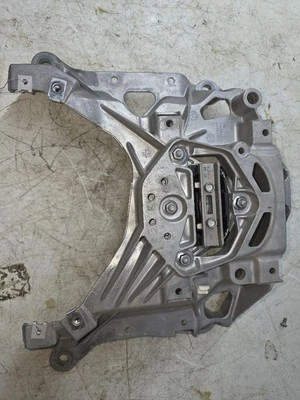 19 20 21 22 23 24 AUDI S8 A8 TRANSMISIÓN TRAVESAÑO MONTAJE 4.0L # 4N0 399 262 P Foto 1 de 4