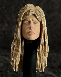 SARAH CONNER HEAD #1 • NECA TERMINATOR SERIES ACCESSORIES - Picture 1 of 1