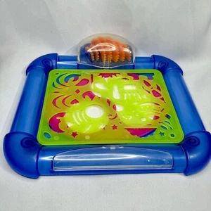 Hasbro Deluxe Spirograph - 2002 - #67100 - Built in Storage/7 Gears - Picture 1 of 9