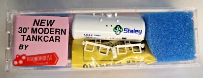N Scale Roundhouse Kit 8464 30' Modern Tank Car White AESX-Staley - Image 1 of 3