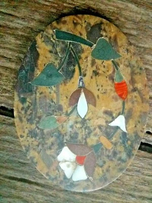 Caja ovalada vintage hecha a mano con incrustaciones de nácar ajustada de piedra de mármol Foto 1 de 4