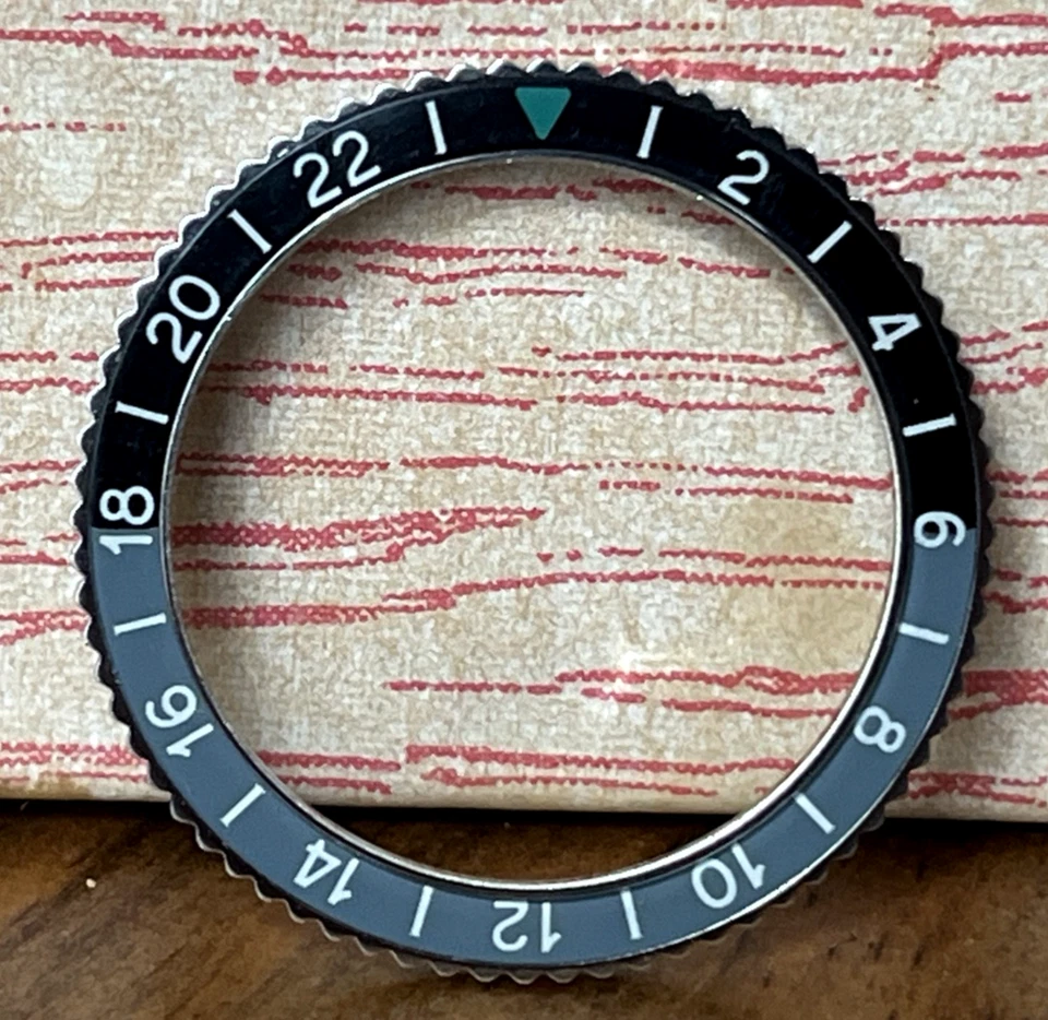 Inserto de bisel ZODIAC Aerospace GMT negro/gris 24 horas (28,2 mm int. / 36,3 mm ext.) Foto 1 de 4