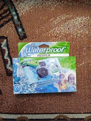 Vintage Quicksnap Water Proof Fujifilm 35mm Camera Retro Photography Film New - Image 1 of 4