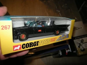 Modellino 1:36 Corgi Rocket Firing "Batmobile" Repro - Riedizione + Funzione IMBALLO ORIGINALE - Foto 1 di 1