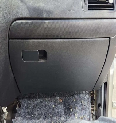 15-18 Volkswagen Jetta Sedán Guantera Compartimento Negro OEM 5C7857097AH82V Foto 1 de 2