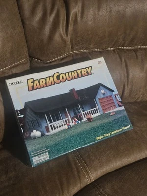 1/64 Ertl Farm Country Farm House Set Single Story Brand New  - Image 1 of 4