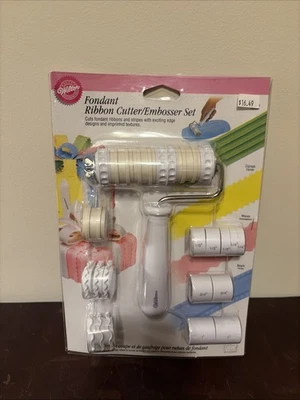 Juego de estampado cortador de cinta Wilton Fondant - Nuevo en paquete Foto 1 de 2