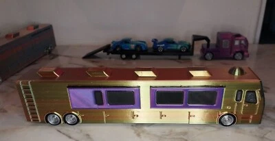 Vehículos autocares RV escala 1/64 varios Foto 1 de 4