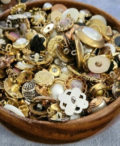 Lote de botones decorativos de 1 lb - Imagen 1 de 5