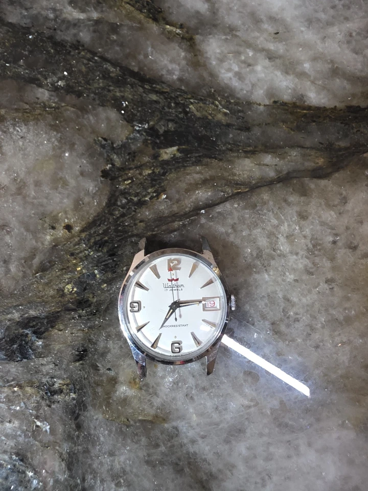 Waltham 17 Jewels Date Watch Shock Resistant 189; runs - Image 1 of 2