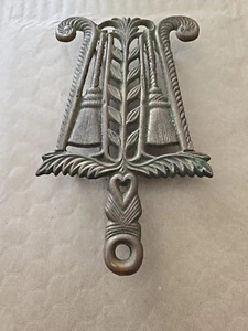 ANTIQUE brass or bronze TRIVET BROOM BROOMSTICK HEART - Picture 1 of 3