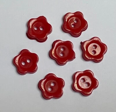 10 Red Flower Buttons 13mm Plastic 2 Hole Button C28-22 AUSSIE SELLER - image 1 of 4