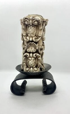 Ancien Bougeoir Piqué Fer Forgé Martelé Style Médiéval +Bougie Ancienne Sculptée - Photo 1/4