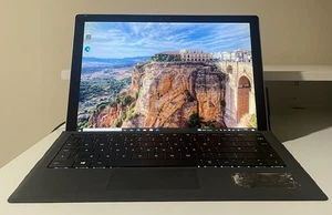 Microsoft Surface Pro 4 1724 12.3" i5 6300U 2.40GHz 8GB RAM 256GB SSD - Picture 1 of 11