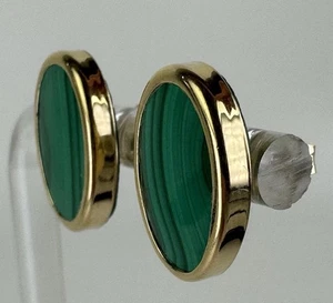 Elegantes aretes de malaquita verde ovalados de oro amarillo de 14k 2,72 g - Imagen 1 de 8