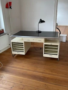 Mauser Schreibtisch antik, Farbe Eierschale, Arzttisch, guter Zustand - Bild 1 von 4