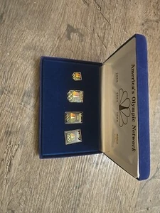 VTG 1996 Atlanta 1992 Barcelona Olympic Games Pins NBC NEW MEDIA Box Set 4 Pins - Picture 1 of 5