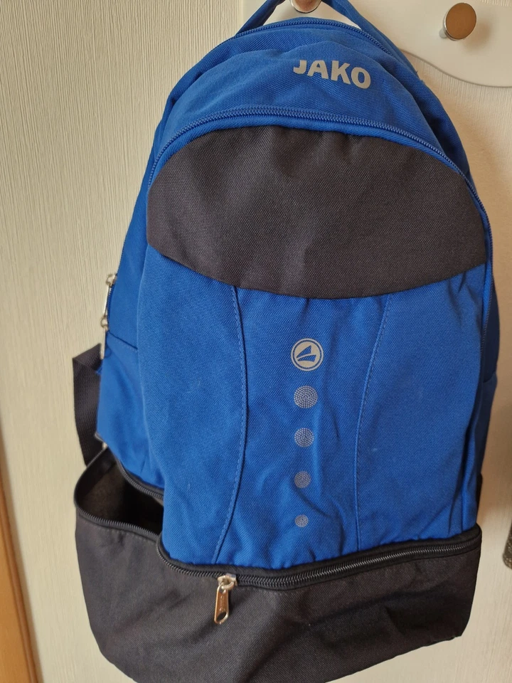 Jako Rucksack Striker mit Bodenfach royal blau Kinder Frauen Herren 1816-040 NEU - Bild 1 von 1
