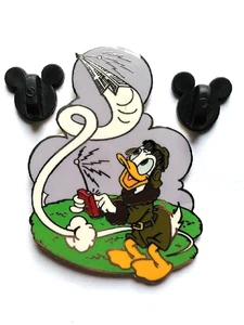 DISNEY PIN / AVIATOR DONALD FLYING RC PAPER AIRPLANE / DISNEY AUCTION.EXC LE 250 - Picture 1 of 4