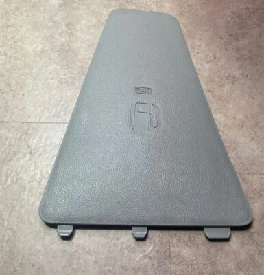 2009 - 2011 起亚 Borrego LH 后保险丝盒和气体填充内部访问盖灰色 — 第 1/4 张图片