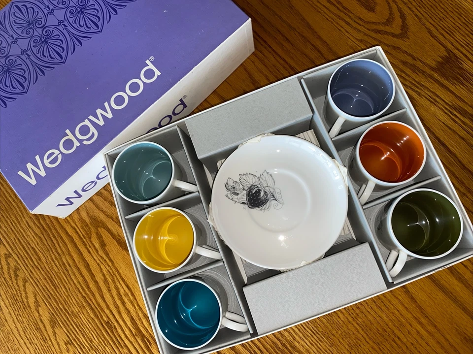 Wedgwood Susie Cooper Bone China 6 Cup & Saucer Set in Box Black Fruit NOS NIB - Image 1 of 4