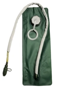 Vejiga de hidratación 3L 106oz con tubo y válvula de mordida verde/gris 18"L x 6,75"W nueva en caja - Imagen 1 de 10