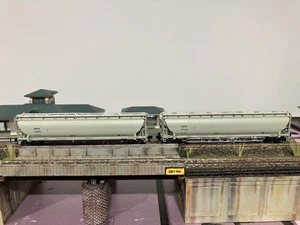 Lot Of 2 Atlas  N Scale Trinity 5660 Covered Hoppers CEFX 77077 & CEFX 77122 - Picture 1 of 5