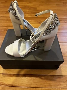 Vera Wang Ivory Crystal Platform Wedding Shoes - Picture 1 of 9