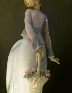 Figura de porcelana de Lladró "Flores de mi jardin" - Imagen 1 de 4