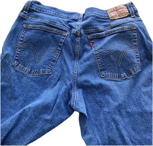 Vtg Levis 550 Relaxed Fit Boot Leg Mom Jeans Sz 16 Med Wash Mid Rise Red Stitch - Picture 1 of 18