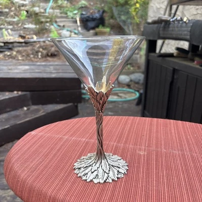 Vaso de cóctel Grey Goose Martini y tallo de peltre Foto 1 de 4