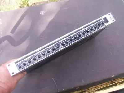 Unidad de rack de efectos procesador de audio profesional Behringer Multicom Pro XL Pro Foto 1 de 4