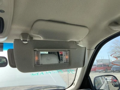 Lámpara de tocador de encendido y apagado iluminada para parasol de pasajeros se adapta a 00-02 YUKON 1346746 Foto 1 de 4