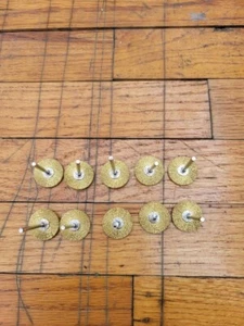 10er-Pack 26016 Weiler 1 Zoll Messingdrahtbürste 0,005 Zoll Messing 1/8 Zoll Schaft passt Dremel - Bild 1 von 3