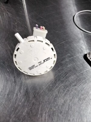 INTERRUPTOR DE PRESIÓN DE NIVEL DE AGUA USADO PARA LAVADORA KENMORE PT# 8528337 ENVÍO GRATUITO Foto 1 de 4