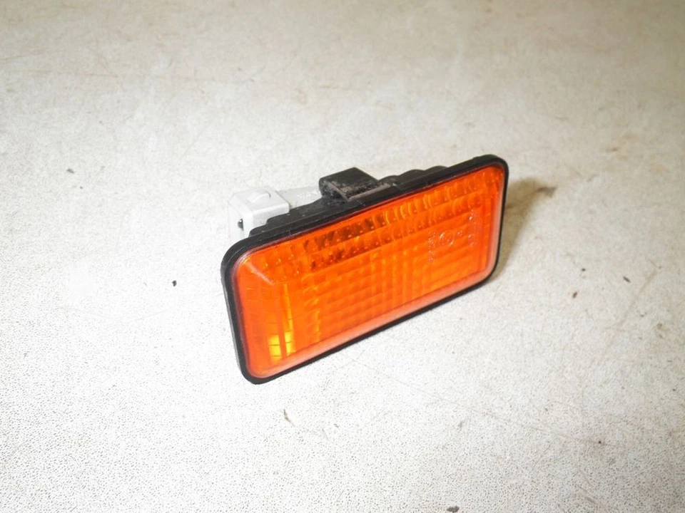 Luz de pie/intermitente izquierda lado de instalación igual 1H0 VW GOLF III VARIANT (1H5) 1.8 - Imagen 1 de 1