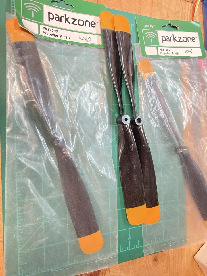 Lote de 4 hélices Parkzone PKZ1005 P-51D 10x8 Foto 1 de 4