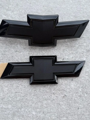 84337320 Front and Rear Bowtie Emblems in Black 2016-2018 Chevrolet Malibu - Image 1 of 2
