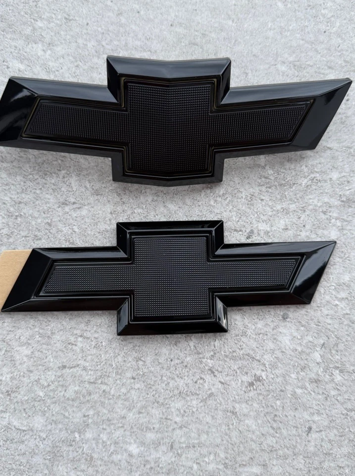 84337320 Front and Rear Bowtie Emblems in Black 2016-2018 Chevrolet Malibu - Image 1 of 2