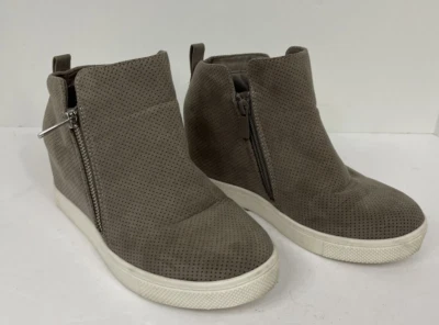 Zapatilla deportiva Torrid para mujer 8 W gris cuña oculta caña alta imitación gamuza usada en excelente estado Foto 1 de 4